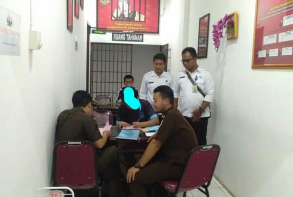 Penyerahan Tersangka dan Barang Bukti (Tahap II) ke JPU Kajari Banjarbaru