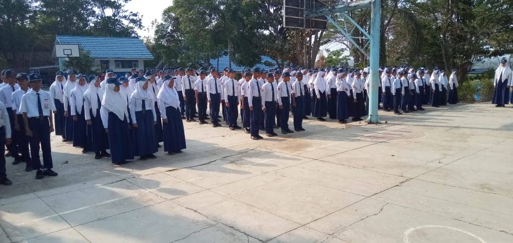 Menjadi Pembina Apel di sekolah SMPN 13 Cempaka Banjarbaru Menjadi Pembina Apel di sekolah SMPN 13 Cempaka Banjarbaru
