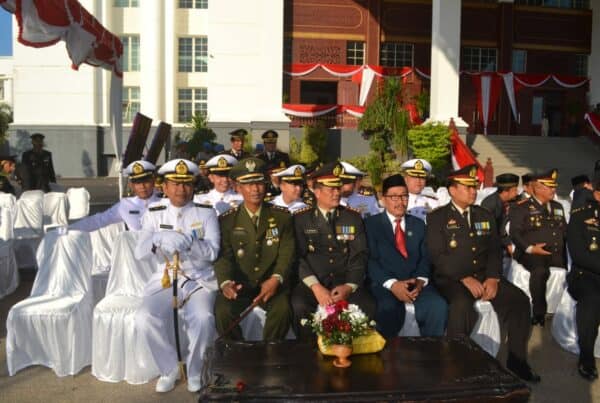 Menghadiri Upacara Penurunan Bendera Merah Putih