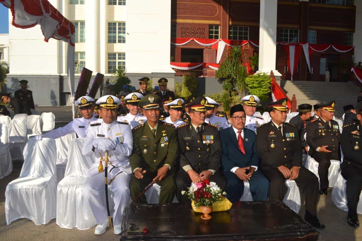 Menghadiri Upacara Penurunan Bendera Merah Putih Menghadiri Upacara Penurunan Bendera Merah Putih