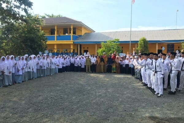 menjadi Pembina Upacara Bendera