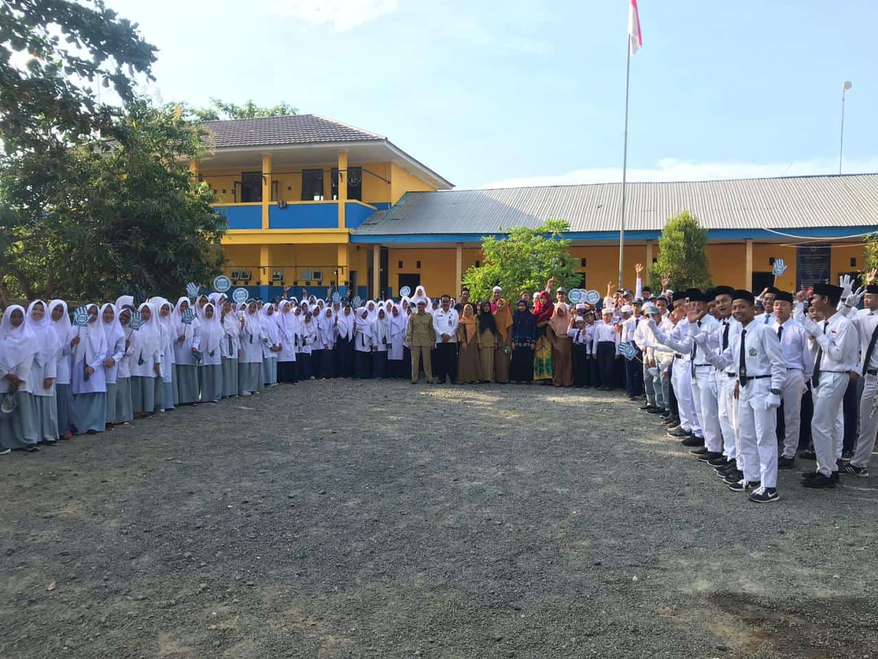 menjadi Pembina Upacara Bendera menjadi Pembina Upacara Bendera