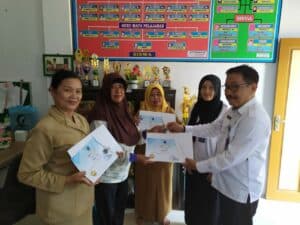 Supervisi pelaksanaan advokasi pembangunan berwawasan anti narkoba kepada institusi pendidikan.