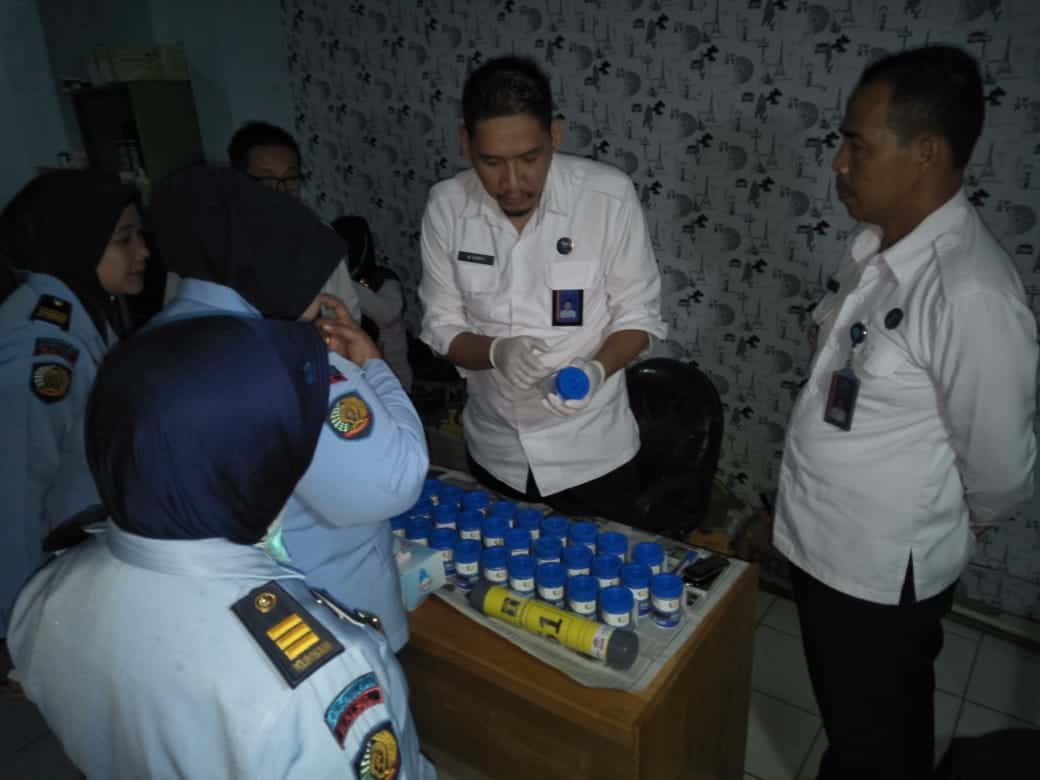 Lapas Perempuan Kelas II A Screening Test Urine Lapas Perempuan Kelas II A Screening Test Urine