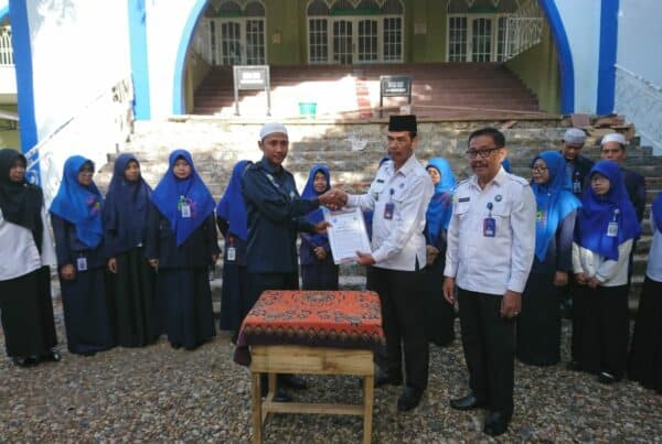 Kepala BNN Kota Banjarbaru menjadi Pembina Apel Pagi di Sekolah Qardan Hasanah dan Penanda tanganan MoU Kepala BNN Kota Banjarbaru menjadi Pembina Apel Pagi di Sekolah Qardan Hasanah dan Penanda tanganan MoU