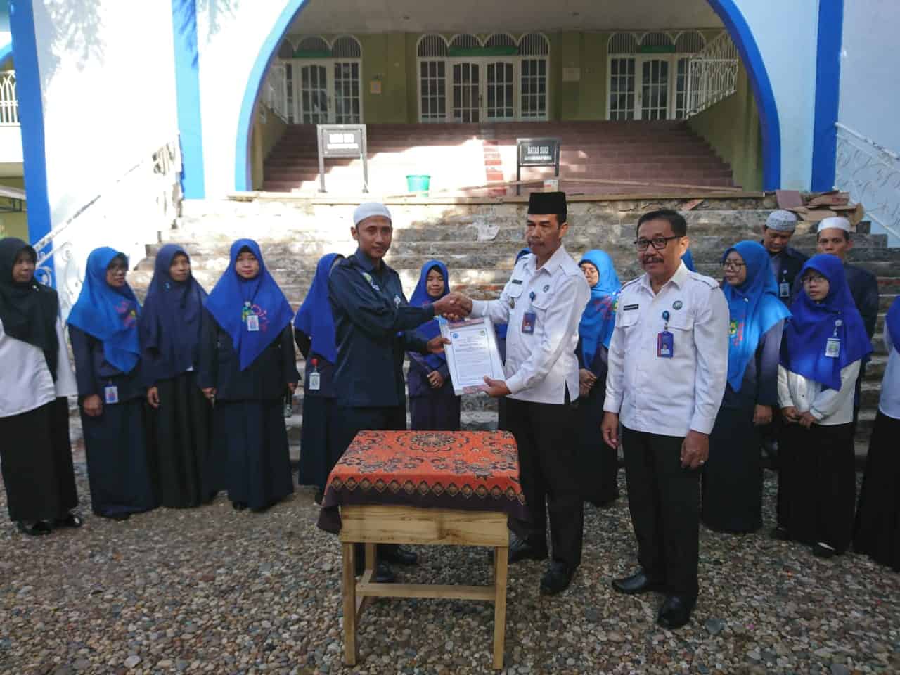 Kepala BNN Kota Banjarbaru menjadi Pembina Apel Pagi di Sekolah Qardan Hasanah dan Penanda tanganan MoU Kepala BNN Kota Banjarbaru menjadi Pembina Apel Pagi di Sekolah Qardan Hasanah dan Penanda tanganan MoU