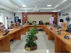 Kegiatan screening test urine bagi pegawai Bappeda Kota Banjarbaru