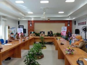 Kegiatan screening test urine bagi pegawai Bappeda Kota Banjarbaru
