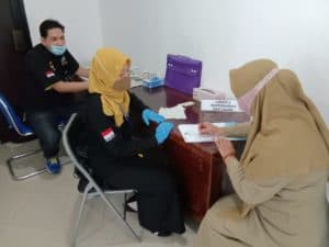 Kegiatan screening test urine bagi pegawai Bappeda Kota Banjarbaru