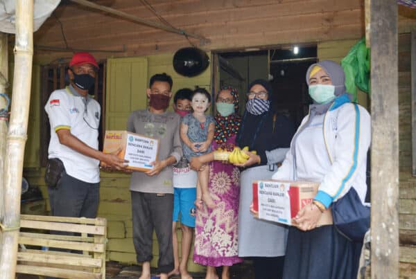Pengantaran bantuan sembako Pengantaran bantuan sembako