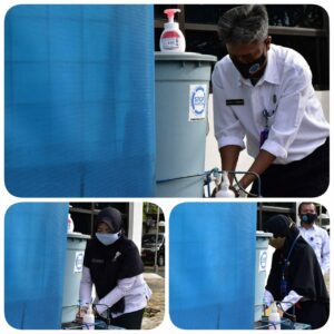 kegiatan Mencuci Tangan bagi semua pegawai yang masuk kantor. kegiatan Mencuci Tangan bagi semua pegawai yang masuk kantor.