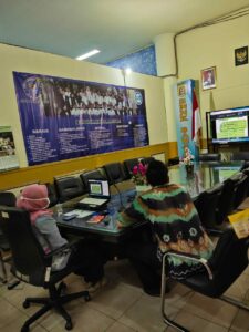Mengikuti kegiatan Webinar Hasil Kajian Alumni Peserta Pelatihan Karya Tulis Ilmiah Terkait Kratom secara virtual. Mengikuti kegiatan Webinar Hasil Kajian Alumni Peserta Pelatihan Karya Tulis Ilmiah Terkait Kratom secara virtual.