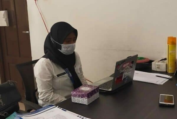 Mengikuti kegiatan Pembinaan Kepegawaian Jabatan Fungsional Penyuluh Narkoba melalui daring (online) zoom meeting