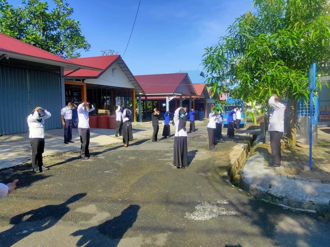 pelaksanaan peregangan otot dan berjemur Konsep Otomatis