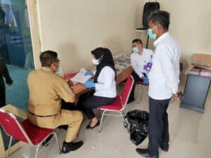 creening test urine bagi pegawai Dinas Kesehatan Kota Banjarbaru creening test urine bagi pegawai Dinas Kesehatan Kota Banjarbaru