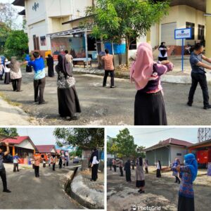 Kegiatan satgas Pencegahan & Penanggulangan Covid-19 di Lingkungan BNN Kota Banjarbaru- Pelaksanaan peregangan otot sekaligus berjemur. Kegiatan satgas Pencegahan & Penanggulangan Covid-19 di Lingkungan BNN Kota Banjarbaru- Pelaksanaan peregangan otot sekaligus berjemur.