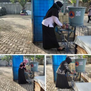 egiatan satgas Pencegahan & Penanggulangan Covid-19 di Lingkungan BNN Kota Banjarbaru – Pelaksanaan kegiatan Mencuci Tangan bagi semua pegawai yang masuk kantor. egiatan satgas Pencegahan & Penanggulangan Covid-19 di Lingkungan BNN Kota Banjarbaru – Pelaksanaan kegiatan Mencuci Tangan bagi semua pegawai yang masuk kantor.
