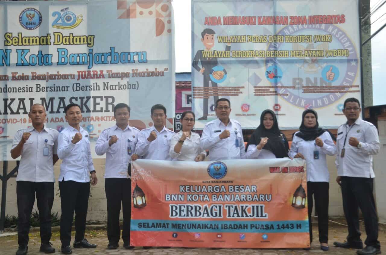BNN Kota Banjarbaru -Kegiatan Pembagian Takjil dilingkungan BNNK Banjarbaru BNN Kota Banjarbaru -Kegiatan Pembagian Takjil dilingkungan BNNK Banjarbaru