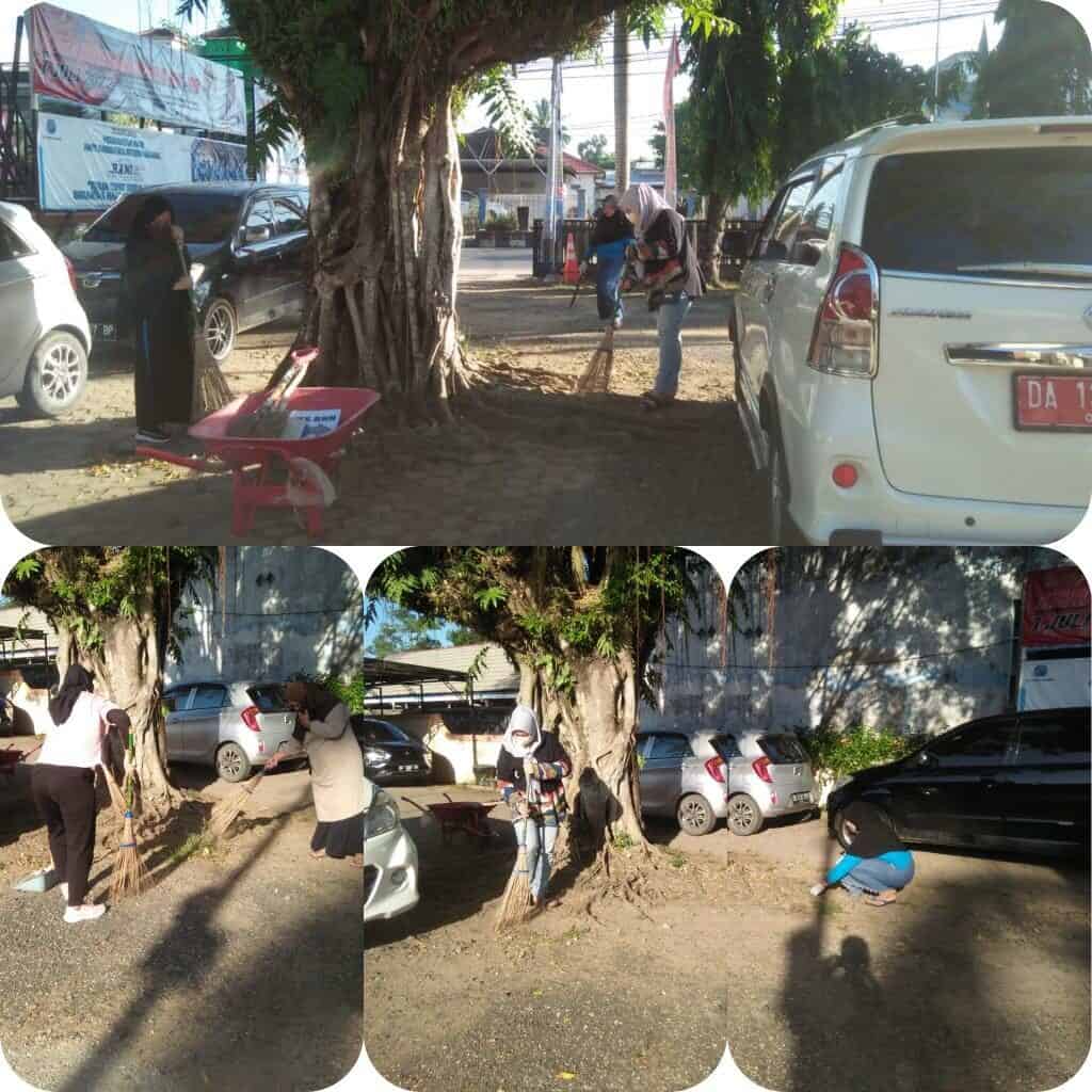 BNN Kota Banjarbaru - Membersihan halaman kantor BNN Kota Banjarbaru - Membersihan halaman kantor
