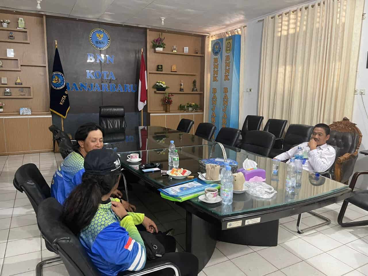 Kegiatan Plt. Kepala BNN Kota Banjarbaru - Menerima kunjungan dari Pesepeda Anti Narkoba Kabupaten Bogor Kegiatan Plt. Kepala BNN Kota Banjarbaru – Menerima kunjungan dari Pesepeda Anti Narkoba Kabupaten Bogor