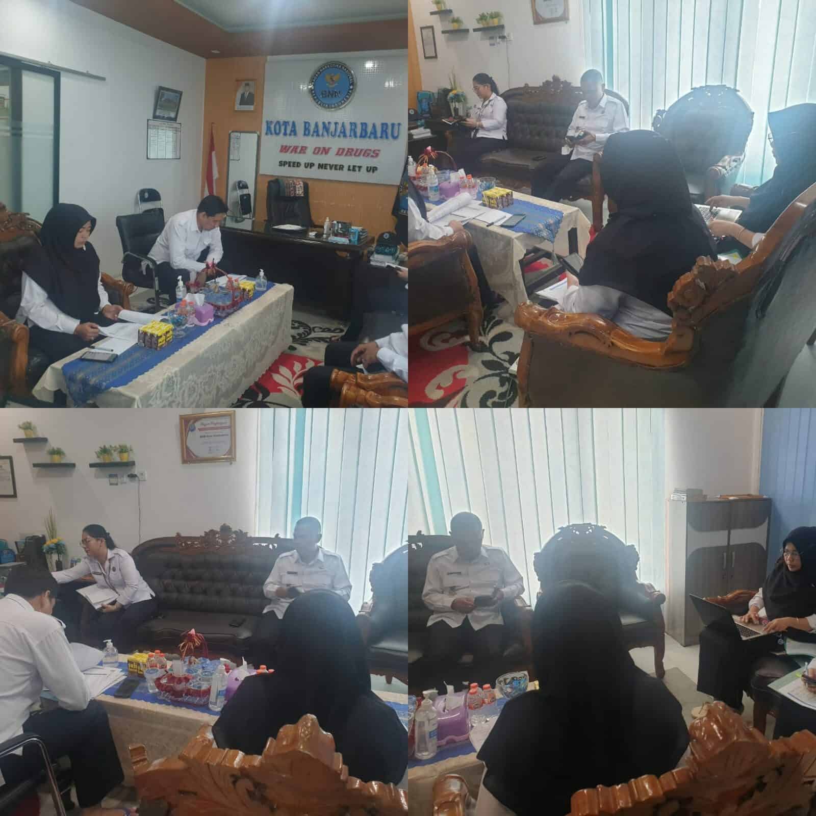 Sub bagian umum BNN Kota Banjarbaru -Rapat optimalisasi anggaran . Sub bagian umum BNN Kota Banjarbaru -Rapat optimalisasi anggaran .