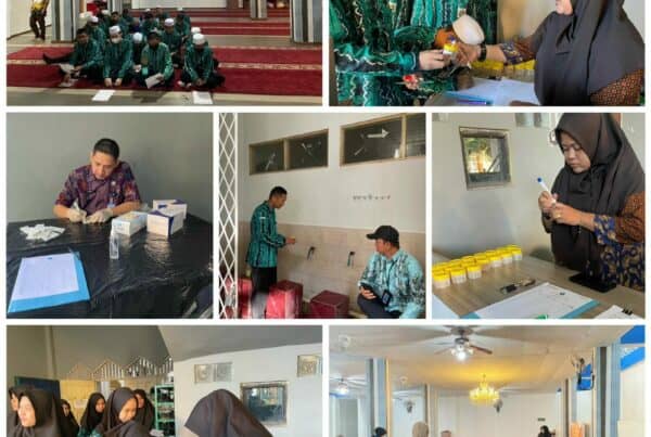 BNN Kota Banjarbaru Pelaksanaan Tes Urine dalam rangka Skrining terhadap Siswa Baru dan Siswa Pindahan SMA IT Qardhan Hasanah Banjarbaru.