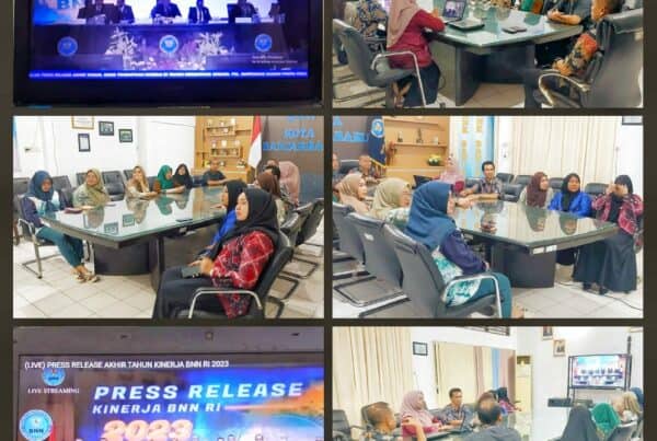 BNN Kota Banjarbaru - Mengikuti siaran Press Release BNN RI melalui media YouTube BNN RI BNN Kota Banjarbaru – Mengikuti siaran Press Release BNN RI melalui media YouTube BNN RI